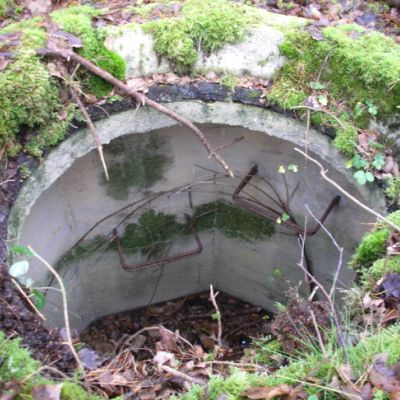 Vue d'ensemble et sur l'intérieur d'un puit